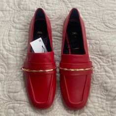 Zara Red Leather Loafers New With Tags Genuine Leather Loafers With Gold Metal Detail. Squared Toe. Low Heel. Inner Lining Airfit Technical Insole Foam Cushioning For Comfort. Heel Height : 0.4” Green Ballet Flats, Blue Shoes Flats, Satin Ballet Flats, Fashion Shoes Boots, Velvet Loafers, Zara Leather, Womens Summer Shoes