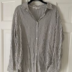 Gray & White Pin Stripe Button Down Size Medium 98% Rayon 2% Spandex Never Worn - Nwot Striped Tops With Buttons For Daywear, Striped Top With Placket For Daywear, Long Sleeve Striped Shirt, Blue Striped Blouse, White Pin, White Long Sleeve Blouse, White Button Down Shirt, Pin Stripe, Plaid Blouse