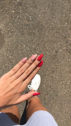 Simple Spring Nail Ideas, Look 2023, Spring Nail Ideas, Trendy Easter, Manicure Nail Designs, Spring Acrylic Nails, Punk Nails