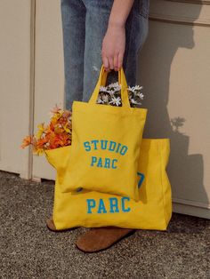 Studio & Parc is a stylish luxury casual brand that emphasizes urban sophistication and comfort.- This is a cotton mini eco bag with attractive color matching- It is made of lightweight and strong cotton canvas material and is highly durable- It can be carried lightly anytime, anywhere, so it can also be used as a daily bag- Comfortable to wear Shelter Ideas, Branded Tote Bags, Urban Sophistication, Daily Bag, Eco Bag, Cotton Bag, Canvas Bag, Womens Tote Bags, Canvas Material