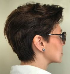 Pixie with Feathered Layers Tomboy Hairstyles, Short Hair Tomboy, Thick Hair Cuts, Girls Short Haircuts, Hair Inspiration Short, Short Hair Undercut