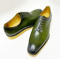 Style: 518-01-Olive Stylish lace-up Oxford from the Carrucci by Maurice collection in a Smooth Calfskin features soft Calfskin lining, a clean welt, and a super lightweight Yellow Rubber Sole! Cordovan Shoes, Mens Footwear, Shoe Horn, Shoe Tree, Shoes Dress, Horse Hair, Suede Shoes, Shoes Men, White Shoes