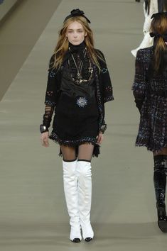 Snejana Onopka, Punk Street Style, Chanel #1, Fashion Templates, Ski Fashion, Amazing Outfits, Runway Collection, Urban Fashion, Paris Fashion