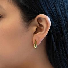 Elevate your style with this sculptural stud earrings. Designed to feel lightweight on your ears. Hypoallergenic, lead and nickel free Height 17mm (0.7in) x Width 7.5mm (0.3in) Push back earrings E462-G Metal Teardrop Huggie Earrings, Modern Teardrop Huggie Earrings Hypoallergenic, Modern Single Teardrop Clip-on Earring, Modern Teardrop Single Clip-on Earring, Modern Teardrop Single Huggie Earring, Modern Nickel-free Clip-on Earrings For Everyday, Hypoallergenic Huggie Metal Earrings, Modern Drop Huggie Earrings For Gifts, Nickel-free Huggie Earrings For Formal Occasions