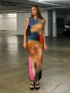 Dresses For Big Bust, Stile Kendall Jenner, Throwing Fits, Split Long Dress, Dress Party Night, Chique Outfits, Look Retro, Tie Dye Outfits, Looks Party