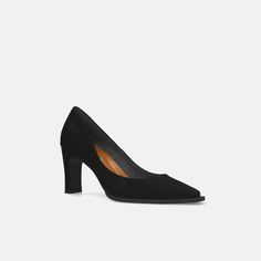 Stylish pumps with a narrow square toe and plate heel. A pair of easy-to-use shoes with a casual feel due to the edge design. Wooden Pattern, Foot Pain, Edge Design, The Edge, Pumps, Square, Heels, Leather, Black