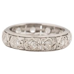 an antique style diamond wedding ring