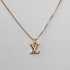 Classic Gold Necklace With Logo Charm, Classic Gold Chain Necklace With Logo Charm, Classic Rose Gold Charm Necklace With Clavicle Chain, Classic Gold-plated Jewelry With Logo Charm, Classic Gold Plated Jewelry With Logo Charm, Trendy Yellow Gold Pendant Charm Necklaces, Trendy Yellow Gold Pendant Charm Necklace, Luxury Pendant Charm Necklace For Everyday, Classic Rose Gold Plated Charm Necklaces