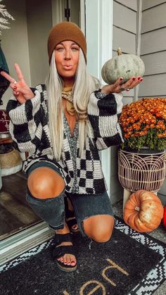 https://www.instagram.com/alayna.isahousewife/ 70 Degree Weather Outfit, Boho Winter Outfits, Fall Ootd, Modesty Outfits, Halloween T Shirts, Trendy Halloween, Outfit Fall, Autumn Fashion Casual