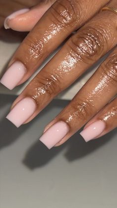 Short Square Nails Black Women, Nail Polish For Dark Skin Tone, Chic Acrylic Nails, Solid Nail Color Ideas, Dip Powder Nails Ideas, Short Classy Nails, Round Square Nails, American Manicure, Old Money Nails