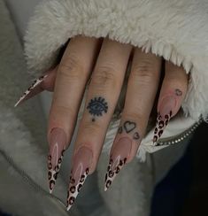 Stiletto Nails Cheetah, Long Stilleto Nails Design Fall, French Tip Cheetah Nails, Stiletto Nails Aesthetic, Fall Nails Stilleto Shape, Long Acrylic Nails Stiletto, Taurus Nails Designs, Nail Inspo Stiletto, Stiletto Nails Designs Unique