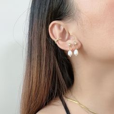 Onze aila oorbellen met parelketting zijn ontworpen voor een moderne en chique styling. Het glanzende parelmoerachtige oppervlak geeft elke look een luxueuze touch.

MATERIALEN
Dik 18k verguld roestvrij staal met zoetwaterparels
MAAT & GEWICHT
22 mm diameterca.
1,0g per oorbel ong.


Geen piercings nodig
Verkocht als paar 
Beschikt over onze kenmerkende harsclip voor een nauwsluitende maar comfortabele pasvorm op uw kwab Modern Chic, Pearl Size, Chain Earrings, Diamond Studs, Freshwater Pearls, Fresh Water, Piercings, Gold Earrings, 18k Gold