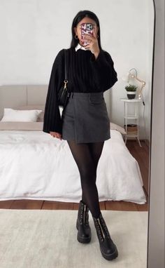 Skirt Outfits Tights, Sweater And Leather Jacket, Trendy Outfit Ideas Summer, Outfits Tights, Fall Skirt Outfits, 6th Form Outfits, Corp Goth, Tunic Fashion, Sixth Form Outfits