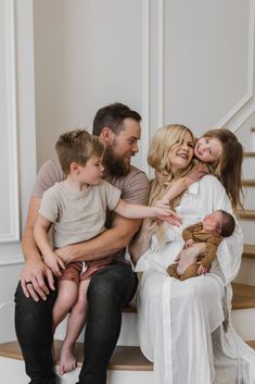 Family In Home Photoshoot, In Home Family Photo Shoot, Newborn Family Pictures, First Family Photos, Indoor Family, Amber Fillerup Clark, Sibling Poses, Newborn Family Photos