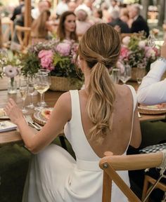 Long Hairstyles Simple, Ponytail Bridal Hair, Simple Hairdo, Hair Styles For Girls, Hairstyles Simple, Elegant Ponytail, Guest Hair