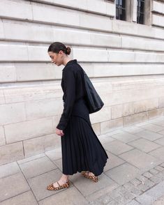 Me 🤝🏻 leopard print These @boden_clothing leopard print ballerinas are the dream shoe, the perfect combination of fun and practical! Shop this outfit on @ltk.europe Ballerina shoes, pleated skirt, pleated skirt outfit, midi skirt, midi skirt outfit, leopard print, sleek hairstyle, neutral outfit, simple outfit, spring outfit #mykm #lkbennett #debenhams #neutralstyleinspo #minimalstyle Ballet Shoes Outfit, Sleek Hairstyle, Boden Clothing, Dream Shoe, Pleated Skirt Outfit, Outfit Simple, Midi Skirt Outfit, Black Pleated Skirt, Skirt Pleated