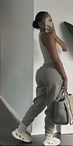 Cool Sweatpants, Sweatpants Outfit Ideas, Sweatpants Outfits, Cozy Sweatpants, Baggy Sweatpants, Skandinavian Fashion, Sweatpants Outfit, Outfit Inspo Casual, Tomboy Style Outfits