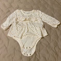 White And Gold Onesie Never Worn White Long Sleeve Playwear For Babies, Onesies, Kids Shop, One Piece, Color