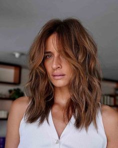 Thick Bob Haircut, Wavy Lob Haircut, White Blonde Highlights, Medium Long Haircuts, Easy Care Hairstyles, Large Curls, Choppy Bob Haircuts, Thick Wavy Hair, Wavy Lob