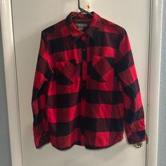 Red And Black Flannel Shirt Size Large Nwot Red Flannel Long Sleeve Top, Red Flannel Top For Fall, Red Flannel Shirt For Fall, Black Flannel Shirt, Red And Black Flannel, Black Flannel, Natural Red, Flannel Shirt, Red And Black