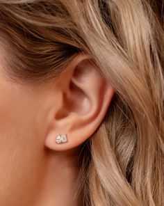 Why We Love Them: ﻿Featuring a duo of emerald and pear cut diamonds, these Toi et Moi Diamond Studs offer a modern take on the classic "you and me" setting. Whether worn solo, or part of a unique ear stack, these studs are sure to make a statement. Shop the full Toi et Moi Collection. Diamond Ear Cuff, Ring Concierge, Necklace Length Guide, Bracelet Size Chart, Earrings Aesthetic, Gold Rings Jewelry, Pear Cut Diamond, Circle Diamond, Circle Studs