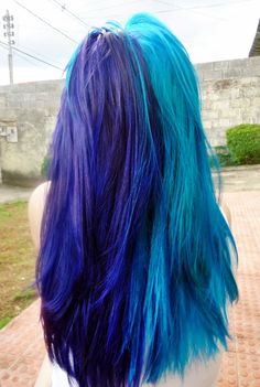 photo Blue Split Dye, Blue And Green Hair, Half And Half Hair, Split Dye, Split Dyed Hair, Ombre Blond, Scene Girl, Turquoise Hair, Balayage Color