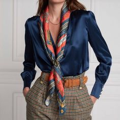 Silk Scarf Business Outfit, Silk Scarves Outfits, Shirt And Scarf Outfit, How To Style Scarf Outfit, How To Wear Silk Scarf, How To Style Scarf, Neck Tie Outfits For Women, Scarf For Dress, Scarfs Outfits