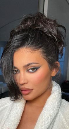 Jenner Hair, Kylie Jenner Hair, Jenner Makeup, Guest Hair, Kylie Jenner Makeup, Glamour Makeup, Baddie Hairstyles, Celebrity Makeup, Pretty Makeup