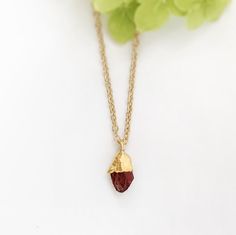 Raw Garnet Necklace Raw stone pendant Raw crystal necklace - Etsy Schweiz Red Gemstone Pendant Crystal Necklaces, Red Gemstone Pendant Crystal Necklace, Red Pendant Crystal Necklaces With Gemstone, Red Faceted Pendant Necklaces, Red Faceted Pendant Necklace, Red Crystal Pendant Necklaces, Red Crystal Gemstone Necklace For Gifts, Red Crystal Necklace With Gemstone For Gift, Faceted Garnet Necklaces For Gifts