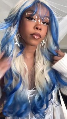 Blue Hairstyles, White Eyeliner Makeup, Gemini Hair, White Eyeliner, Dyed Hair Inspiration, Hair Inspiration Short, Eyeliner Makeup, Pretty Hair Color, Hair Stylies