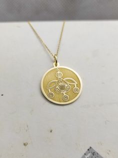 WE SHIP ALL PARCELS IN ONE BUSINESS DAY FOR FREE AND PROVIDE THE SPEEDIEST DELIVERY! Engraved Minoan Design Necklace - Bee Pendant Necklace - Handmade Malia Bee Gold Jewelry - Engraved Greek Gold Necklace Engraved Minoan Bee Pendant Necklace made out of 14K Solid Gold. Available only in Yellow Gold finish. An elegant piece of jewelry that is a perfect gift to yourself and your loved ones. Charm Thickness: 0.5mm Jump Ring inner diameter: 4mm Add your engraved personalization at the back of the pe Ancient Greek Jewelry, Compass Jewelry, Egyptian Necklace, Solid Gold Charms, Travel Necklace, Compass Pendant, Bee Pendant, Gold Bee, Solid Gold Necklace