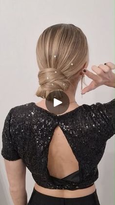 97K views · 818 reactions | TAG A FRIEND who should try this updo hack for the holiday season ☃️❄️  #coiffure #hairinspo #hairstyle #tresses #braidhairstyles #braidhair #Braids #braidhack #braidstyles #braidsbraidsbraids #hairstyle #hairstyling #HairGoals #hairstyleideas #hairstyletutorial #easyhairstyles #quickhairstyles #HolidayHair #Christmas #christmashair #partyhairstyle #partyhair | poppy_hairstyles Holiday Hairstyles, Christmas Hair, Quick Hairstyles, Party Hairstyles, Hair Tutorial, Hair Inspo