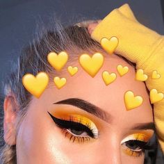 Aesthetic Eyeshadow, Trucco Smokey Eye, Looks Aesthetic, Yellow Eye Makeup, Kendall Jenner Makeup, Drag Make-up, Yellow Makeup, Doll Eye Makeup