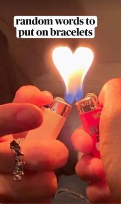 someone holding two lighters in their hands with the words hey idea de filtres snaps