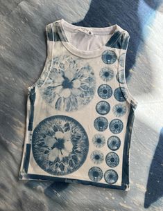 Item Overview: *Handmade item *Cyanotype print *Shipping from Turkey, Istanbul Item Details *%95 cotton, %5 elastane S 28x36 cm M 29x37 cm L 31x39 cm What is Cyanotype? Cyanotype is a one of the oldest photographic printing process that produces blue print using the sun! We use hight-quality fabrics and papers to make the prints. First, we coat the surface with a light-sensitive emulsion and then expose it to in direct sunlight. Any part of the surface that is exposed will react and change color. Finally we rinse it in water and stabilize the print. Most beautiful part of the process is every item is unique. Care: Detergents includes posphates can damage the print and the prints color may fade or discolor. Hand washing in cold water with non-phosphate detergent is recommended. Do not bleac Cyanotype Clothing, Cyanotype Process, Cyanotype Print, Turkey Istanbul, Y2k Baby Tee, Iris Flowers, Style Expert, Clothing Labels, Fine Fabric