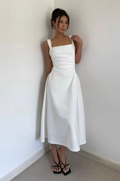 Grad Dress College, White Graduation Dress Aesthetic, Grad Outfits College Classy, Classy White Graduation Dress, White Graduation Dress Knee Length, Dresses For Confirmation, White Confirmation Dresses, White Dress Graduation Classy, White Graduation Dress College Classy