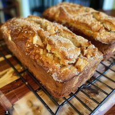 This Apple Pie Bread is perfect for anyone who Easy Recipes For Family, Bread Types, Best Biscuit Recipe, Apple Pie Bread, Bubble Bread, Hot Bread, Breakfast Sweets, Recipes Delicious, Apple Bread