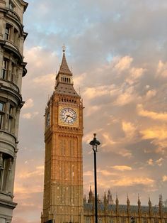 the big ben clock tower towering over the city of london, england at sunset or dawn