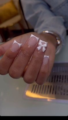 Short Cute Nail Ideas, Short Nail Designs White, White Short Acrylic Nails, White Birthday Nails, Nail Designs Short, Classy Nail, Acrylic Nail Set, Hard Nails, Colored Acrylic Nails