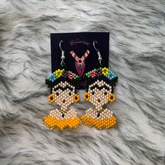 Beautiful frida earrings, made with chaquira by Mexican artisans. Frida Kahlo Perler Beads, Mexican Beaded Earrings, Mickey Beaded Earrings, Frida Khalo Earrings, Frida Beaded Earrings, Chandelier Earrings, Selling On Etsy, Etsy App, Crochet Necklace