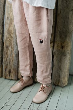 Unisex pants are made of 100% soft medium weight linen. Pants are suitable for both girls and boys. Details: - Choose size and embroidery in the drop down menu - Colour: Dusty rose - Composition: 100% Oeko-Tex certified linen - Medium weight linen - Unisex - Relaxed look - Linen care: machine wash gentle; tumble dry low, ironing optional - The price is for one pair of pants, other pictured items are not included Linen Maternity Pants, Wool Pants Kids, Boys Linen Pants, Boys Linen Shirt, Victorian Maid, Kids Linen, Linen Pinafore Apron, Unisex Pants, Linen Pinafore