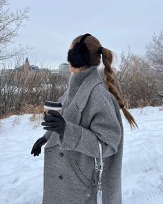 Winter Photo Inspiration, Snow Fashion Outfits, Outfits For The Snow, Winter Season Outfits, Cold Winter Outfits Snow, Snow Winter Outfits, Earmuffs Outfit, Winter Photo Ideas, Cold Winter Outfits