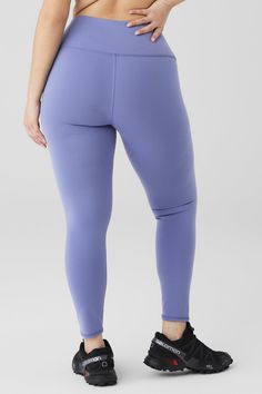 The 7/8 High-Waist Airbrush Legging — all the smoothing, sculpting benefits of the full-length version, in a perfectly cropped package. So good for studio & all-day cool for street, this look features flat-locked seaming for comfort and functionality, no side seams, and an on-trend high waist. Casual Trainers, Street Look, Running Jacket, Long Crop Top, Pocket Leggings, Blue Sneakers, Back Women, Casual Coat, Alo Yoga