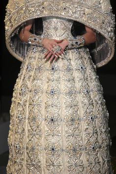 Guo Pei, Haute Couture Designers, Dior Haute Couture, Couture Mode, Couture Designers, Couture Details, Fantasy Fashion, Fashion Details, Costume Design