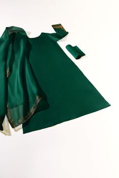 Elegant Green Sharara For Diwali, Elegant Green Festive Sharara, Elegant Green Sharara With Traditional Drape, Elegant Semi-stitched Green Sharara, Green Silk Unstitched Suit With Dabka Work, Formal Green Semi-stitched Sharara, Green Chanderi Kurta For Party, Green Chanderi Sharara For Party, Green Unstitched Suit For Eid Party