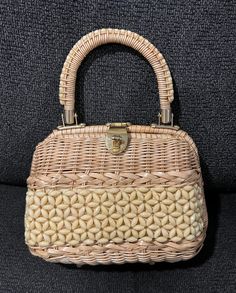 Laminated Wicker Woven Handbag with Resin Floral Bead Design. Fabric lined interior. In excellent vintage condition.  Body measures approximately 7"Hx9"Lx4"W. Vintage Retro MCM Top Handle Bags, Design Fabric, Bead Designs, Design Vintage, Purses And Handbags, Top Handle, Wallets, Retro Vintage, Top Handle Bag