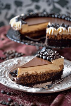 there is a piece of cake on the plate with chocolate and oreo crusts