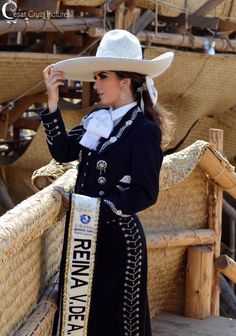 Charro Outfits For Women, Mariachi Outfit, Charro Outfit, Vestido Charro, Ballet Folklorico, Quinceñera Dresses, Burlesque Costumes