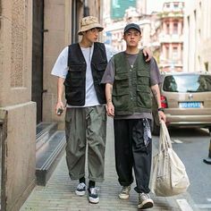 Japan Street Wear Men, Streetwear Fashion Men 2023, Japan Style Fashion Men, Men Japanese Street Fashion, Japanese Style Streetwear, Japanese Street Fashion 2023, Japanese Streetwear Summer, Men’s Japanese Street Fashion, Streetwear Vest Outfit