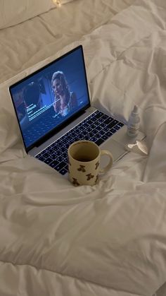 Relax Night Aesthetic, Self Care Movie Night Aesthetic, In Bed Pictures Ideas, Night Routine Aesthetic Photo, Cozy Night In, Night Time Routine Aesthetic, Night Time Routine Aesthetic Photos, Self Care Night Aesthetic, Cosy Night In Aesthetic